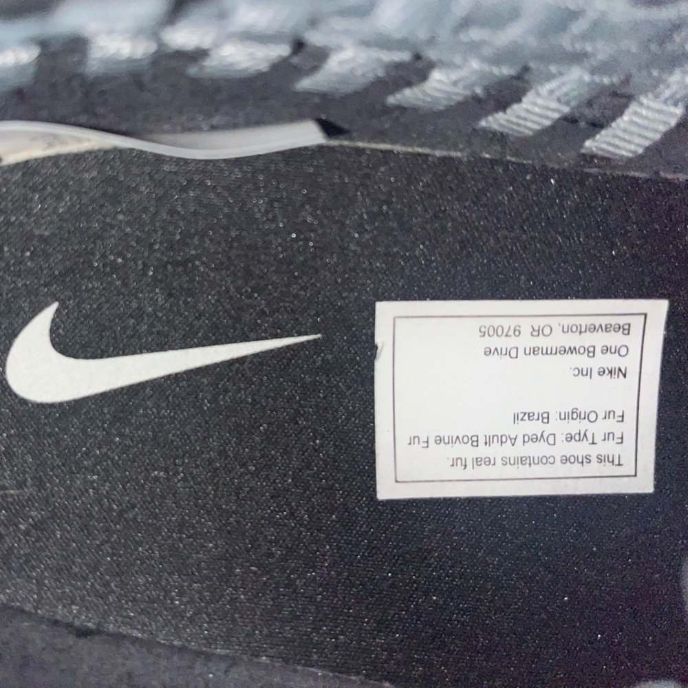 Nike Women's Black and Gray Athletic Shoes - Picture 7 of 7